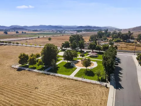 33382 Hitching Post Dr, Winchester, CA 92596 photo 36