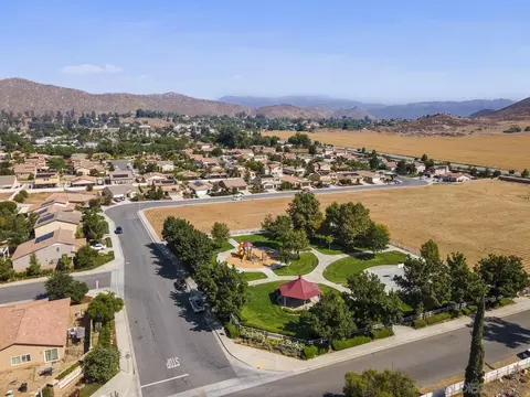 33382 Hitching Post Dr, Winchester, CA 92596 photo 35