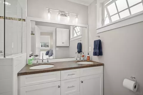 Bath - 815 G Ave, Coronado, CA 92118 photo 2 of 4