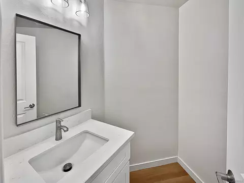 Bath - 4228 Esperanza Way, Oceanside, CA 92056 photo 2 of 3