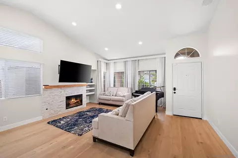 Living - 4890 Lake Park Pl, Fallbrook, CA 92028 photo 2 of 2