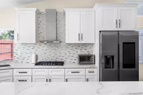 Kitchen - 4890 Lake Park Pl, Fallbrook, CA 92028 photo 2 of 4