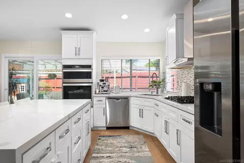 Kitchen - 4890 Lake Park Pl, Fallbrook, CA 92028 photo 4 of 4