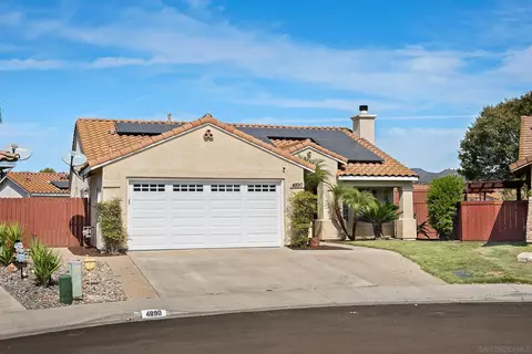 Exterior - 4890 Lake Park Pl, Fallbrook, CA 92028 photo 2 of 12