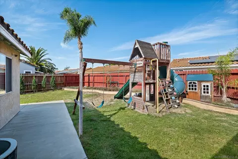 Exterior - 4890 Lake Park Pl, Fallbrook, CA 92028 photo 5 of 12
