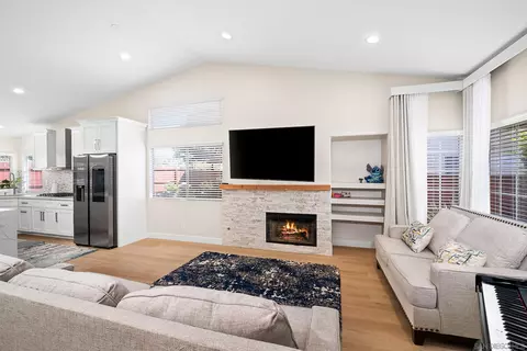 Living - 4890 Lake Park Pl, Fallbrook, CA 92028 photo 1 of 2