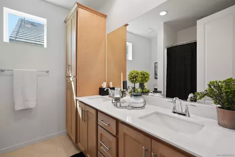 Bath - 32759 Brunello Way, Temecula, CA 92591 photo 2 of 2