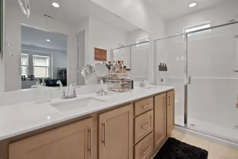 Bath - 32759 Brunello Way, Temecula, CA 92591 photo 1 of 2