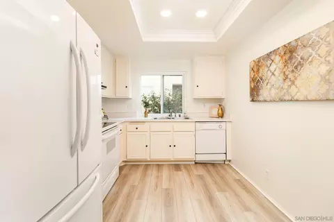 Kitchen - 3520 N Sundown Ln, Oceanside, CA 92056 photo 2 of 3