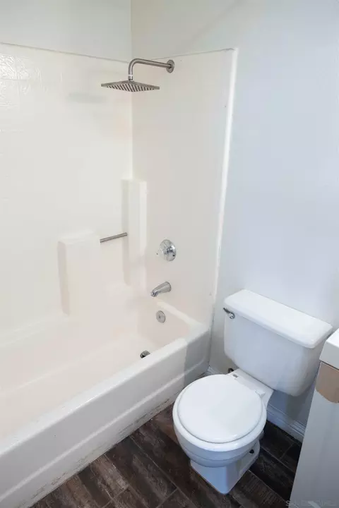 Bath - 5384 Gooseberry Way, Oceanside, CA 92057 photo 1 of 2