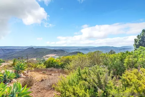 View/Area - 14868 High Valley Rd, Poway, CA 92064 photo 2 of 9