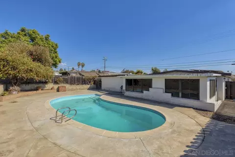 Exterior - 445 E Naples St, Chula Vista, CA 91911 photo 3 of 4