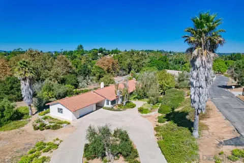View/Area - 2231 Creekview Ln, Fallbrook, CA 92028 photo 2 of 10