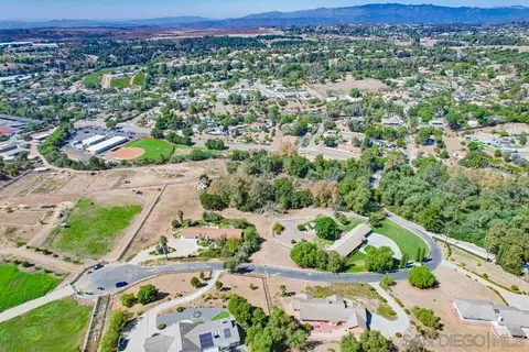 View/Area - 2231 Creekview Ln, Fallbrook, CA 92028 photo 7 of 10