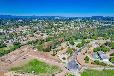 View/Area - 2231 Creekview Ln, Fallbrook, CA 92028 photo 10 of 10