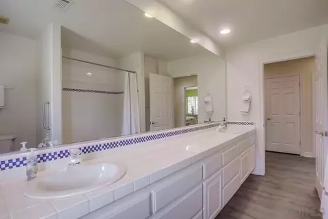 Bath - 2231 Creekview Ln, Fallbrook, CA 92028 photo 8 of 9