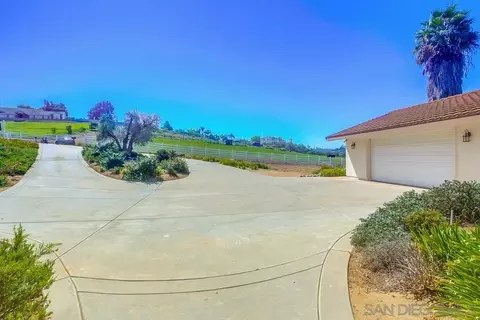 Exterior - 2231 Creekview Ln, Fallbrook, CA 92028 photo 4 of 17