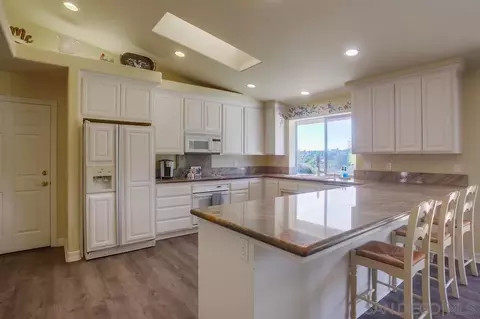 Kitchen - 2231 Creekview Ln, Fallbrook, CA 92028 photo 1 of 6