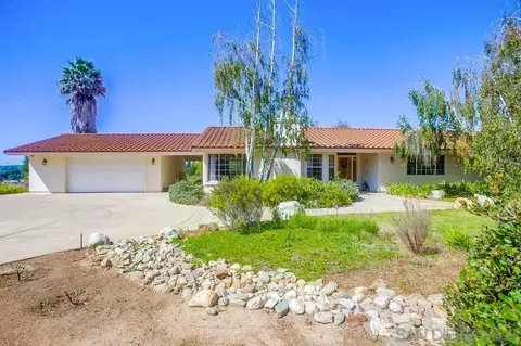 Exterior - 2231 Creekview Ln, Fallbrook, CA 92028 photo 2 of 17