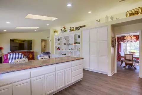 Kitchen - 2231 Creekview Ln, Fallbrook, CA 92028 photo 4 of 6