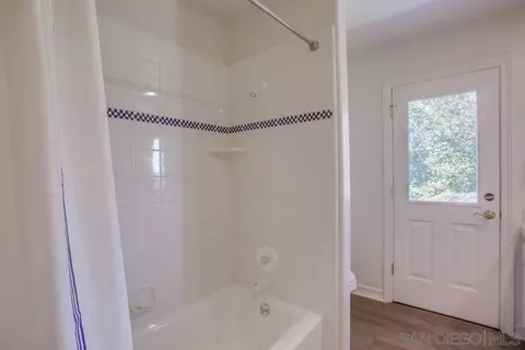 Bath - 2231 Creekview Ln, Fallbrook, CA 92028 photo 6 of 9