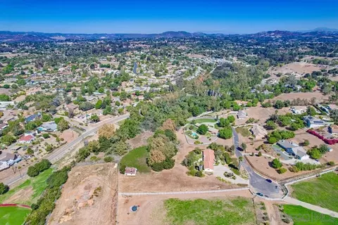 View/Area - 2231 Creekview Ln, Fallbrook, CA 92028 photo 9 of 10
