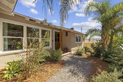 304 Foussat Rd, Oceanside, CA 92054 photo 2