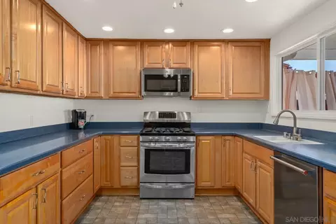 8454 Carlton Oaks Dr, Santee, CA 92071 photo 9