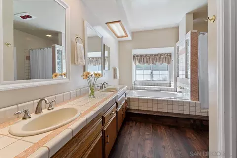 Bath - 1522 Ranchwood Ln, Fallbrook, CA 92028 photo 1 of 4
