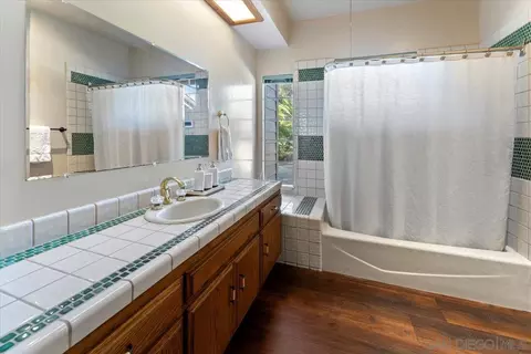 Bath - 1522 Ranchwood Ln, Fallbrook, CA 92028 photo 4 of 4