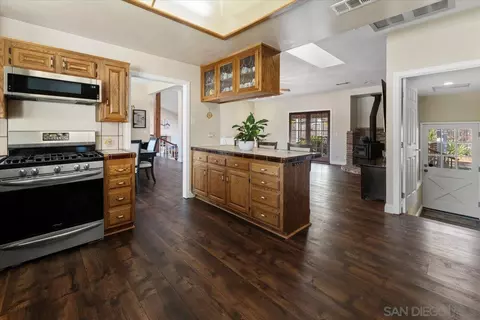 Kitchen - 1522 Ranchwood Ln, Fallbrook, CA 92028 photo 2 of 2