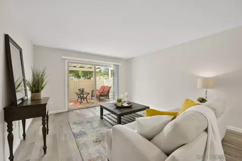 Living - 1720 Kellington Pl, Encinitas, CA 92024 photo 3 of 4