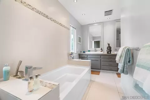2327 Royal Crest Dr, Escondido, CA 92025 photo 18