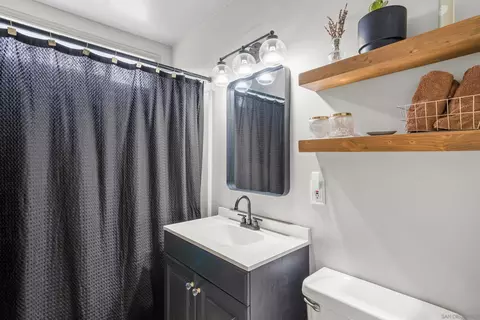 Bath - 8821 Bellwood, Spring Valley, CA 91977 photo 1 of 1