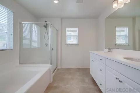 Bath - 334 Campolina Ct, Fallbrook, CA 92028 photo 1 of 4