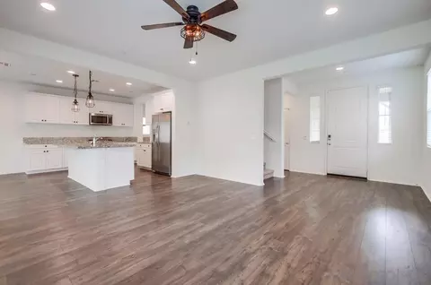 Living - 334 Campolina Ct, Fallbrook, CA 92028 photo 2 of 4