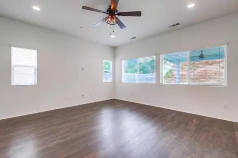 Living - 334 Campolina Ct, Fallbrook, CA 92028 photo 3 of 4