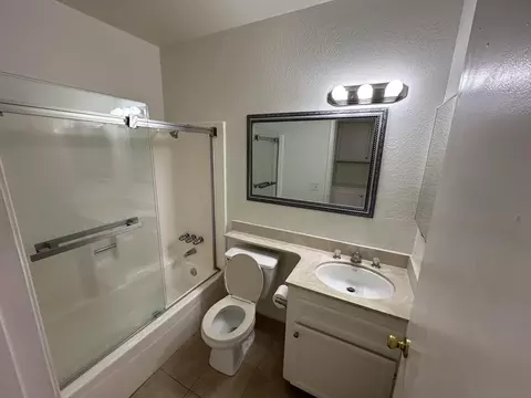 Bath - 104 Avenida Las Brisas, Oceanside, CA 92057 photo 1 of 1