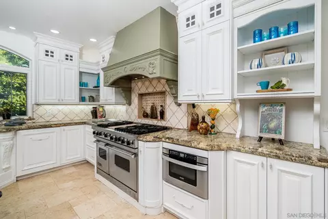 Kitchen - 5 Rolling View Ln, Fallbrook, CA 92028 photo 3 of 5