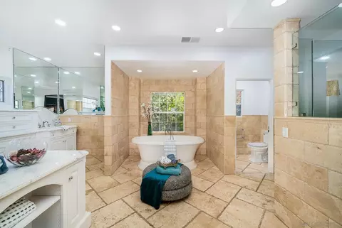 Bath - 5 Rolling View Ln, Fallbrook, CA 92028 photo 1 of 8