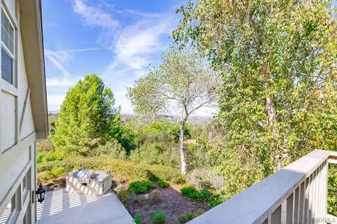 Exterior - 5 Rolling View Ln, Fallbrook, CA 92028 photo 5 of 9