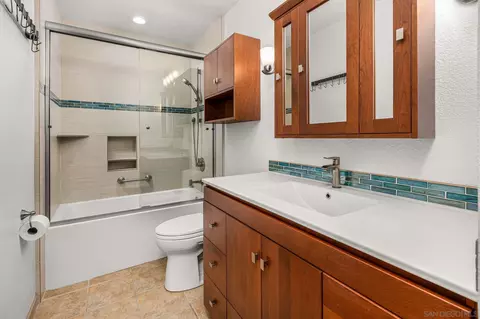 Bath - 2019 Jason Gln, Escondido, CA 92026 photo 1 of 2