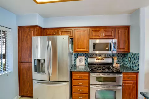 Kitchen - 385 Whispering Willow Dr #D, Santee, CA 92071 photo 3 of 4