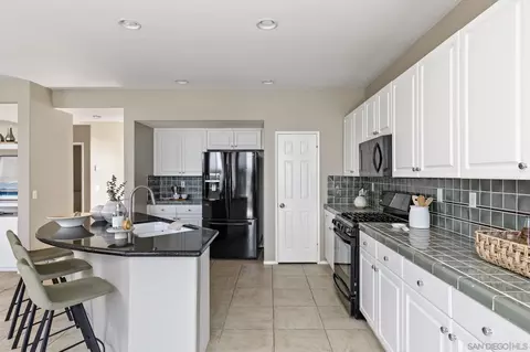 917 Glendora Dr, Oceanside, CA 92057 photo 9
