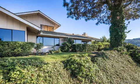 8115 Prestwick Dr, La Jolla, CA 92037 photo 2