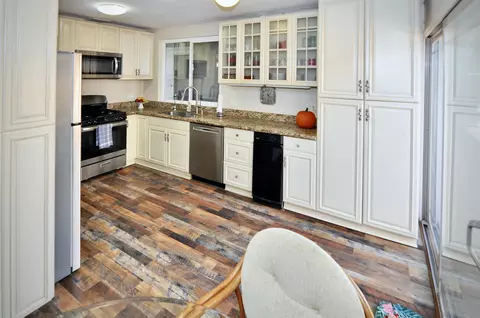 Kitchen - 14333 Lolin Ln, Poway, CA 92064 photo 1 of 6