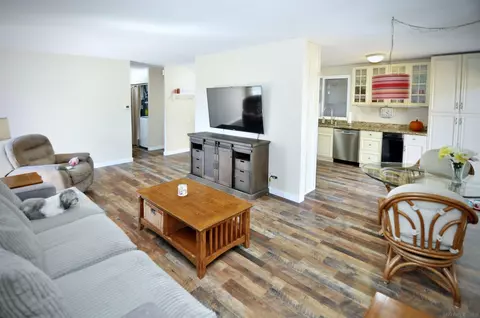 Living - 14333 Lolin Ln, Poway, CA 92064 photo 3 of 4