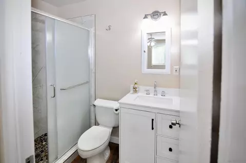 Bath - 14333 Lolin Ln, Poway, CA 92064 photo 3 of 4