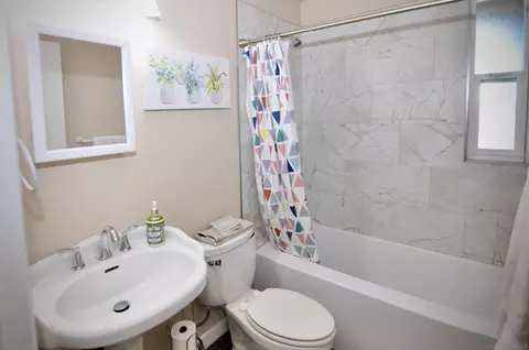 Bath - 14333 Lolin Ln, Poway, CA 92064 photo 1 of 4
