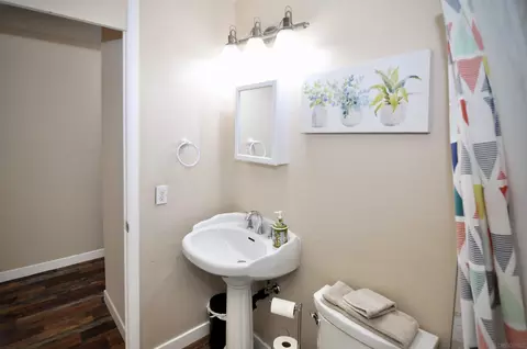 Bath - 14333 Lolin Ln, Poway, CA 92064 photo 4 of 4